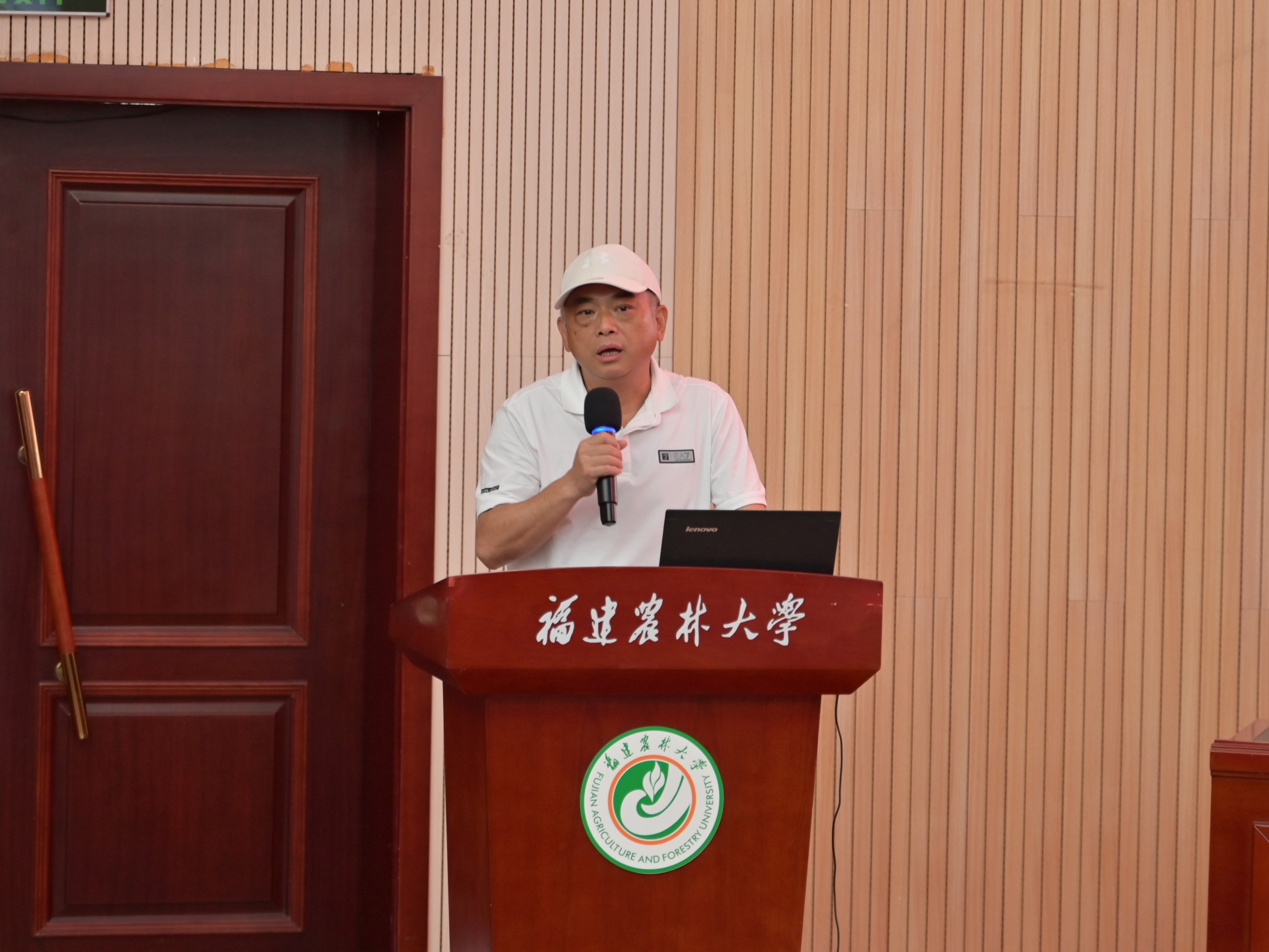 优秀校友发言.JPG